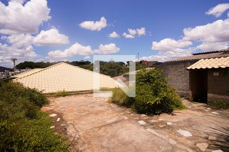 Casa à venda com 235m², 3 quartos e 3 vagas Casa à venda com 235m², 3 quartos e 3 vagasQuintal