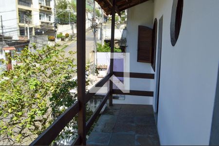 Casa à venda com 170m², 3 quartos e 2 vagas Casa à venda com 170m², 3 quartos e 2 vagasVaranda