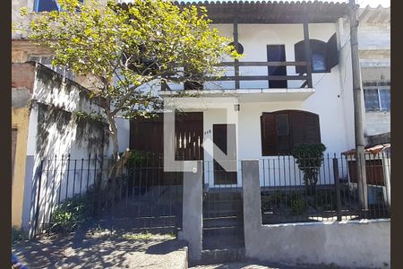 Casa à venda com 170m², 3 quartos e 2 vagas Casa à venda com 170m², 3 quartos e 2 vagasFachada
