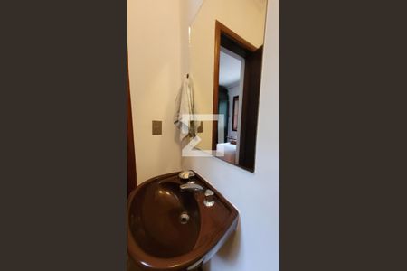 Casa de condomínio à venda com 2234m², 5 quartos e 4 vagasBanheiro de serviço