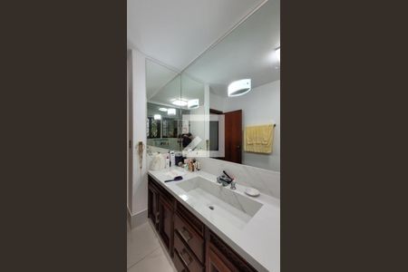 Casa de condomínio à venda com 2234m², 5 quartos e 4 vagasBanheiro da Suíte 1