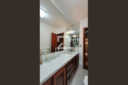 Casa de condomínio à venda com 2234m², 5 quartos e 4 vagasBanheiro