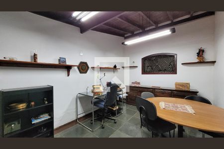 Casa de condomínio à venda com 2234m², 5 quartos e 4 vagasEscritório