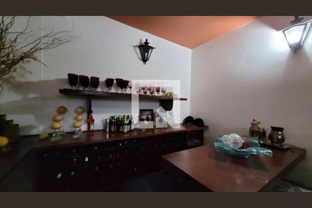 Casa de condomínio à venda com 2234m², 5 quartos e 4 vagasAdega