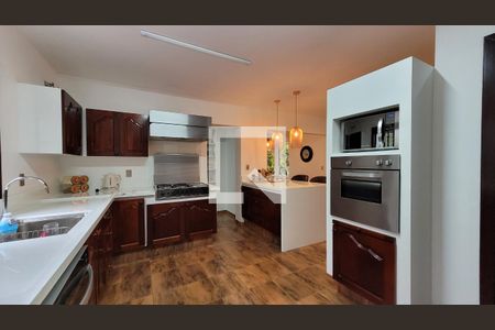 Casa de condomínio à venda com 2234m², 5 quartos e 4 vagasCozinha