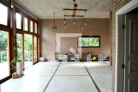 Sala de casa para alugar com 4 quartos, 220m² em Jardim Santa Paula, Cotia