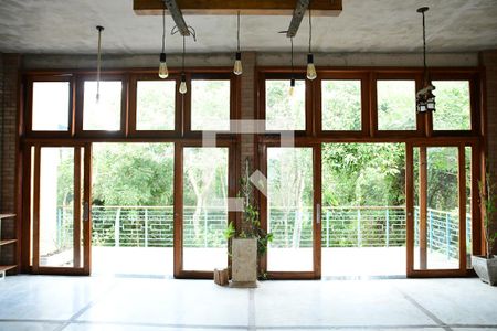 Sala de casa para alugar com 4 quartos, 220m² em Jardim Santa Paula, Cotia