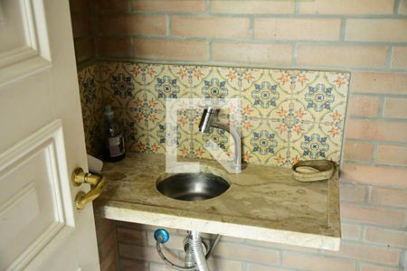 Lavabo de casa para alugar com 4 quartos, 220m² em Jardim Santa Paula, Cotia