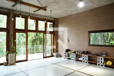 Sala de casa para alugar com 4 quartos, 220m² em Jardim Santa Paula, Cotia