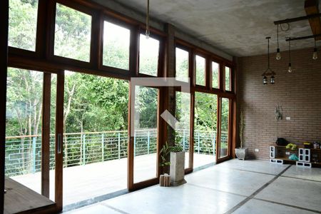 Sala de casa para alugar com 4 quartos, 220m² em Jardim Santa Paula, Cotia