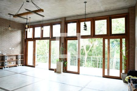 Sala de casa para alugar com 4 quartos, 220m² em Jardim Santa Paula, Cotia