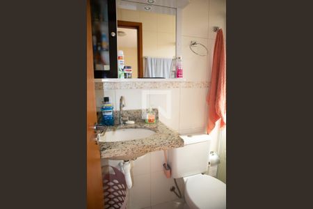 Casa de condomínio à venda com 120m², 3 quartos e 2 vagasBanheiro do Quarto 2