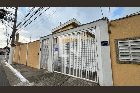 Casa de condomínio à venda com 120m², 3 quartos e 2 vagas Casa de condomínio à venda com 120m², 3 quartos e 2 vagasFachada