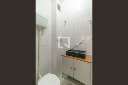Banheiro de apartamento para alugar com 1 quarto, 27m² em Centro Histórico, Porto Alegre