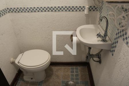 Lavabo  de casa para alugar com 3 quartos, 200m² em Jardim Avelino, São Paulo