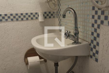 Lavabo  de casa para alugar com 3 quartos, 200m² em Jardim Avelino, São Paulo