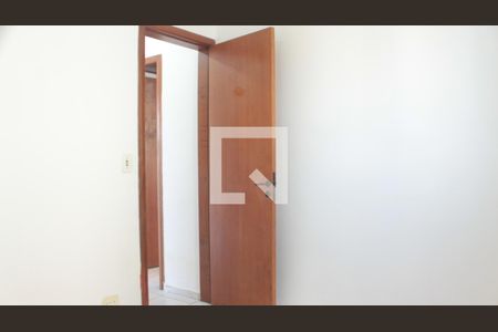 Quarto 1 de apartamento para alugar com 2 quartos, 63m² em Parque Pinheiros, Taboão da Serra
