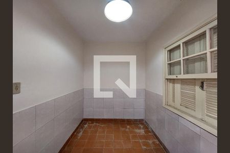 Casa à venda com 242m², 2 quartos e 2 vagasQuarto na Área de Serviço