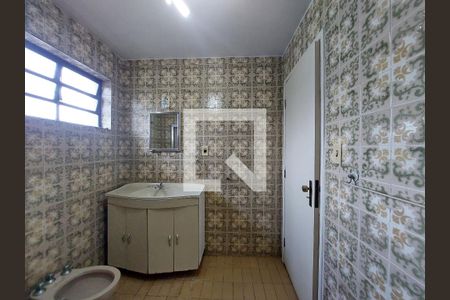 Casa à venda com 242m², 2 quartos e 2 vagasBanheiro 2