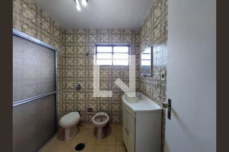 Casa à venda com 242m², 2 quartos e 2 vagasBanheiro 2
