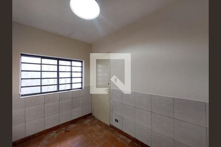 Casa à venda com 242m², 2 quartos e 2 vagasQuarto na Área de Serviço