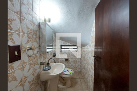 Casa à venda com 242m², 2 quartos e 2 vagasLavabo