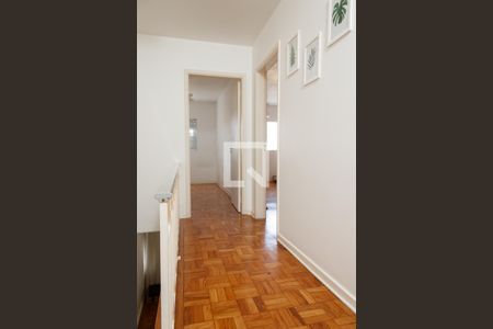 Casa à venda com 212m², 4 quartos e 5 vagasCorredor dos quartos