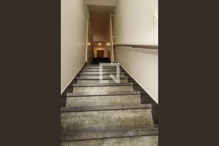 Casa à venda com 212m², 4 quartos e 5 vagasEscada principal