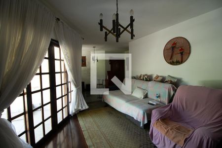 Casa para alugar com 5 quartos, 280m² em Jardim Tremembe, São Paulo