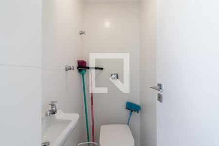 Apartamento para alugar com 110m², 2 quartos e 1 vaga Apartamento para alugar com 110m², 2 quartos e 1 vagaBanheiro de Serviço
