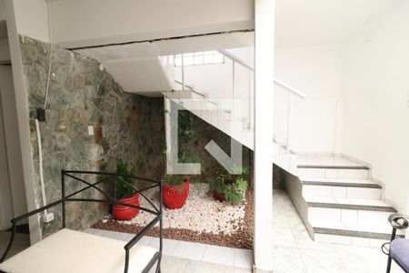 Casa para alugar com 259m², 4 quartos e 3 vagasEscada