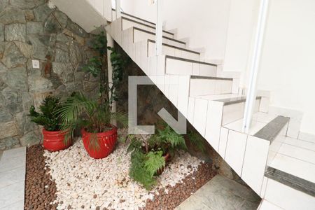 Casa para alugar com 259m², 4 quartos e 3 vagasEscada