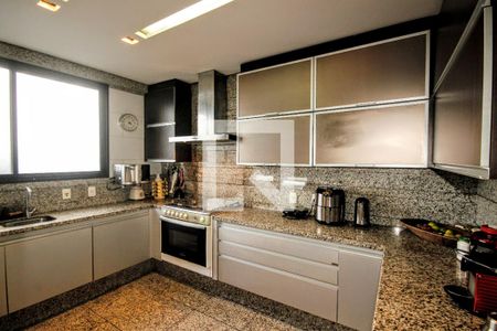 Apartamento à venda com 360m², 5 quartos e 4 vagasCozinha 