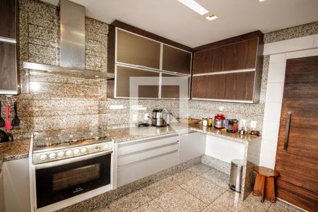 Apartamento à venda com 360m², 5 quartos e 4 vagasCozinha 