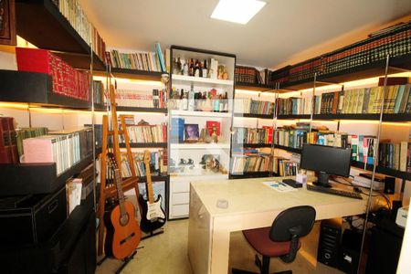 Apartamento à venda com 360m², 5 quartos e 4 vagasQuarto 5