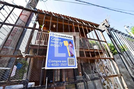 Casa à venda com 200m², 2 quartos e 1 vaga Casa à venda com 200m², 2 quartos e 1 vagaPlaquinha instalada na fachada