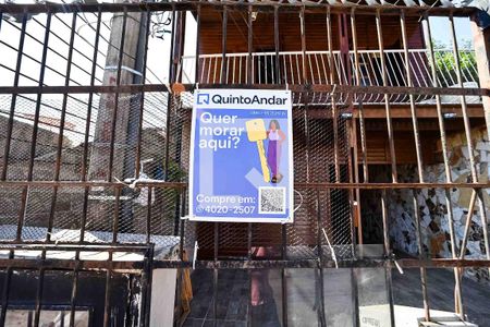 Casa à venda com 200m², 2 quartos e 1 vaga Casa à venda com 200m², 2 quartos e 1 vagaPlaquinha instalada na fachada