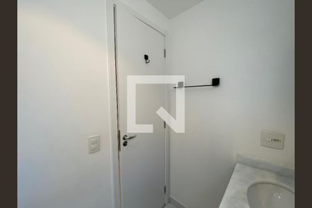 Banheiro de kitnet/studio para alugar com 1 quarto, 24m² em Consolação, São Paulo