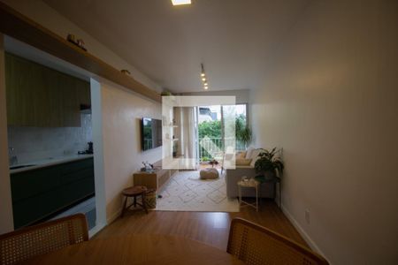 Sala de apartamento à venda com 2 quartos, 74m² em Barra da Tijuca, Rio de Janeiro