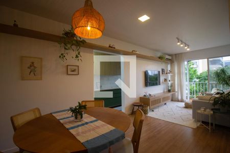 Sala de apartamento à venda com 2 quartos, 74m² em Barra da Tijuca, Rio de Janeiro