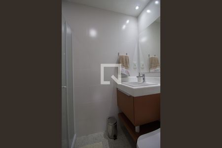 Apartamento à venda com 74m², 2 quartos e 1 vagaBanheiro Social
