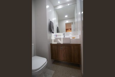 Apartamento à venda com 74m², 2 quartos e 1 vagaBanheiro da Suíte