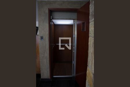 Casa à venda com 430m², 4 quartos e 5 vagas Casa à venda com 430m², 4 quartos e 5 vagasElevador