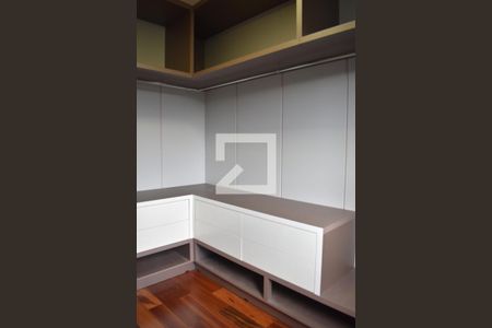 Closet Suíte de apartamento para alugar com 2 quartos, 55m² em Santo Inácio, Curitiba