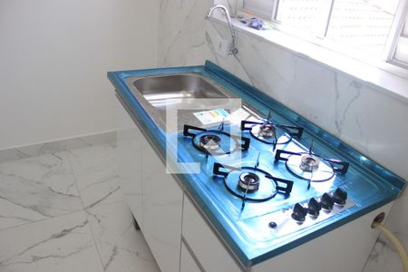Cozinha de kitnet/studio para alugar com 1 quarto, 15m² em Jardim Santa Mena, Guarulhos