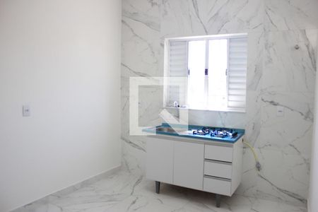 Cozinha de kitnet/studio para alugar com 1 quarto, 15m² em Jardim Santa Mena, Guarulhos