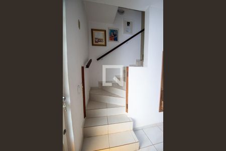 Escadas de casa para alugar com 3 quartos, 95m² em Parque Villa Flores, Sumaré