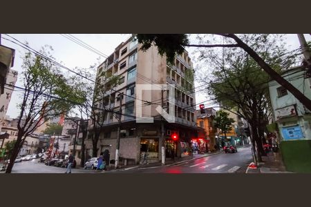 Apartamento à venda com 80m², 1 quarto e sem vaga Apartamento à venda com 80m², 1 quarto e sem vagaFachada