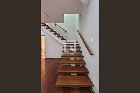 Escada de casa à venda com 2 quartos, 126m² em Barcelona, Santo André