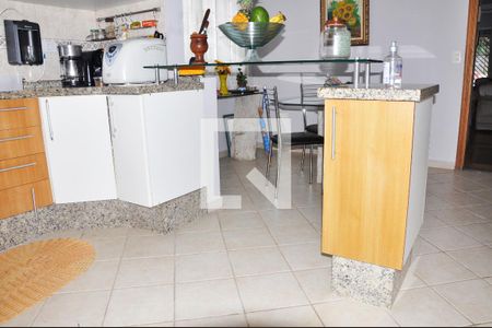 Casa à venda com 160m², 3 quartos e 2 vagasCozinha e copa